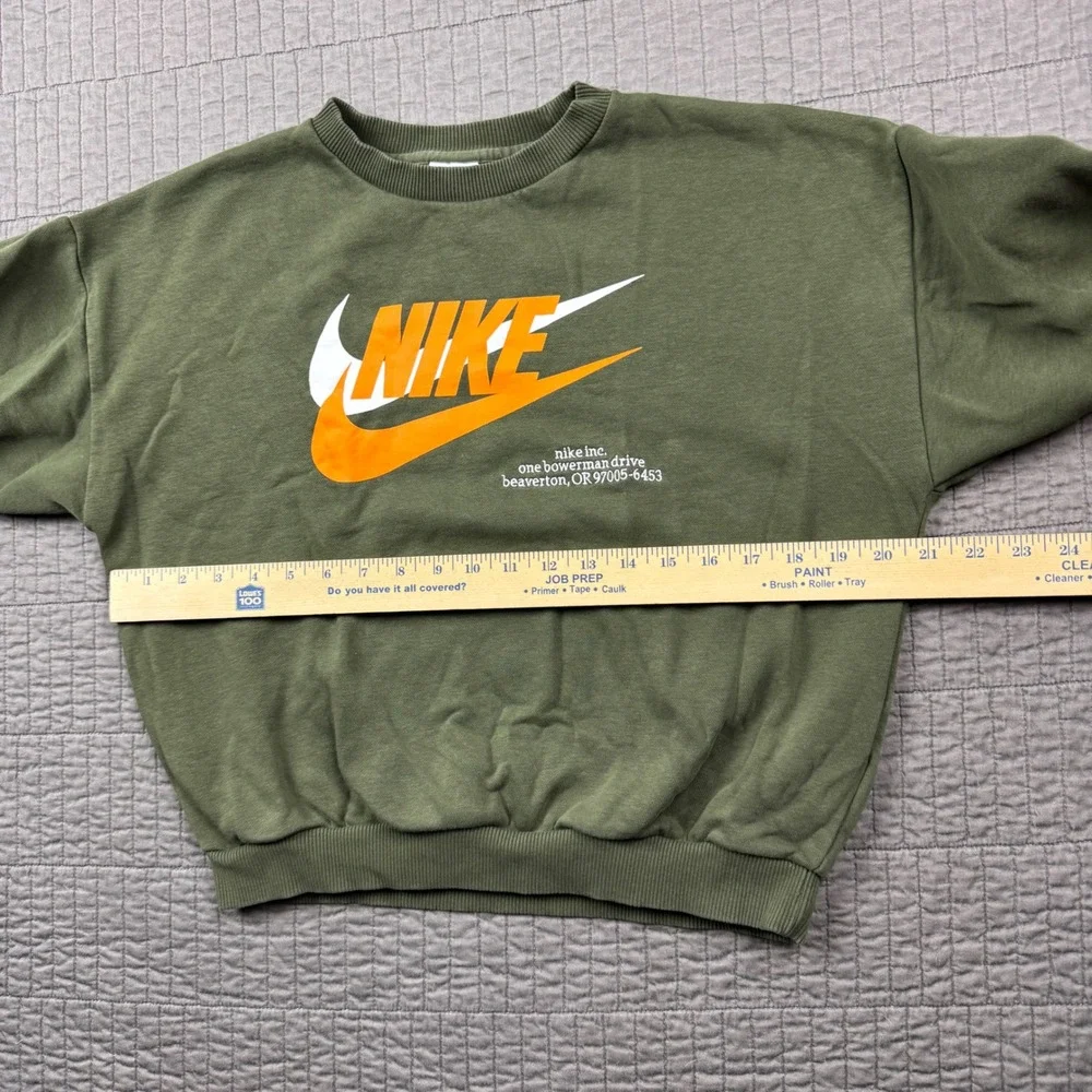 Nike Kids Large Crewneck Sweatshirt Green Beaverton Oregon Logo Sportswear